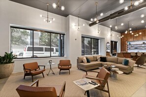 Smart TV - Landing | Amazing Studio, Courtyard, Gym (St. Louis)