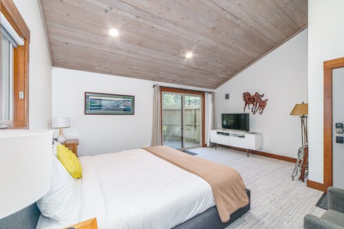 Black Butte Ranch Lodge Room 019