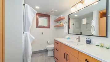 SĂšche-cheveux, serviettes fournies