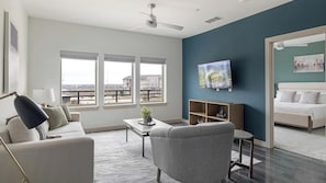 Smart TV - Landing | Stylish 1BD, Pool, Gym (Allen)