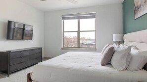 1 bedroom, desk, iron/ironing board, WiFi