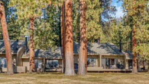 Exterior - Black Butte Ranch Lodge Room 020 (Black Butte Ranch)
