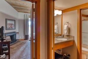 Sèche-cheveux, serviettes fournies