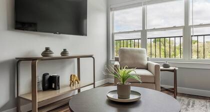 Landing at Whispering Heights - 1 Bedroom in Ed...