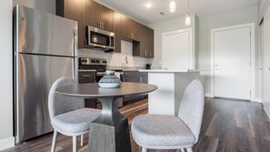 Fridge, dining tables - Landing at Whispering Heights - 1 Bedroom in Ed... (Edwardsville)