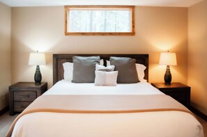 6 bedrooms, iron/ironing board, WiFi, bed sheets