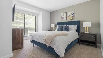 2 bedrooms, desk, iron/ironing board, WiFi