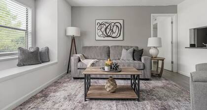 Landing | Beautiful 2BD, Clubhouse, Pool
