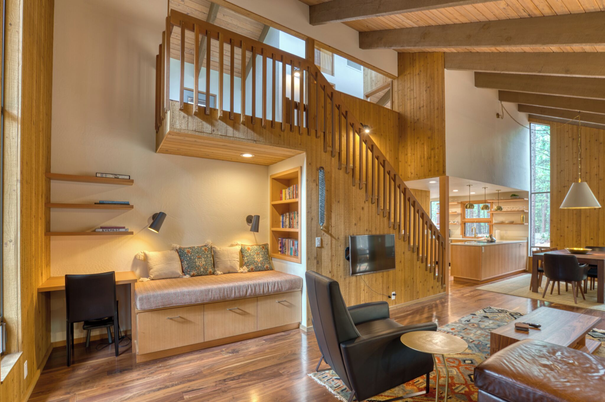 المنشأة من الداخل