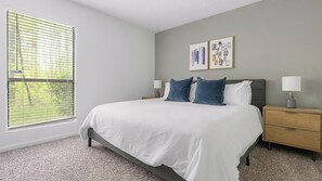 1 slaapkamer, een bureau, een strijkplank/strijkijzer, wifi