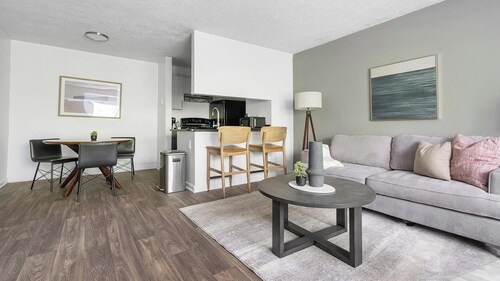 Landing | Chic 1BD, Gym, Clubhouse