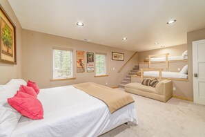 7 bedrooms, iron/ironing board, WiFi, bed sheets