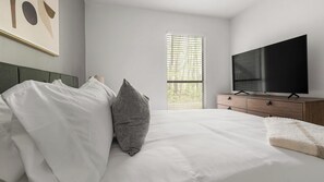 2 bedrooms, desk, iron/ironing board, WiFi