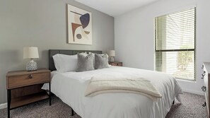 2 habitaciones, escritorio, tabla de planchar con plancha y wifi 