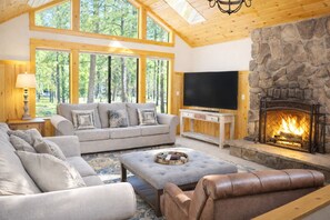 TV, fireplace - Black Butte Ranch South Meadow 101 (Black Butte Ranch)