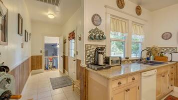 Frigorífic, microones, forn i placa de cuina