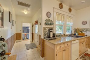 Frigorífic, microones, forn i placa de cuina 