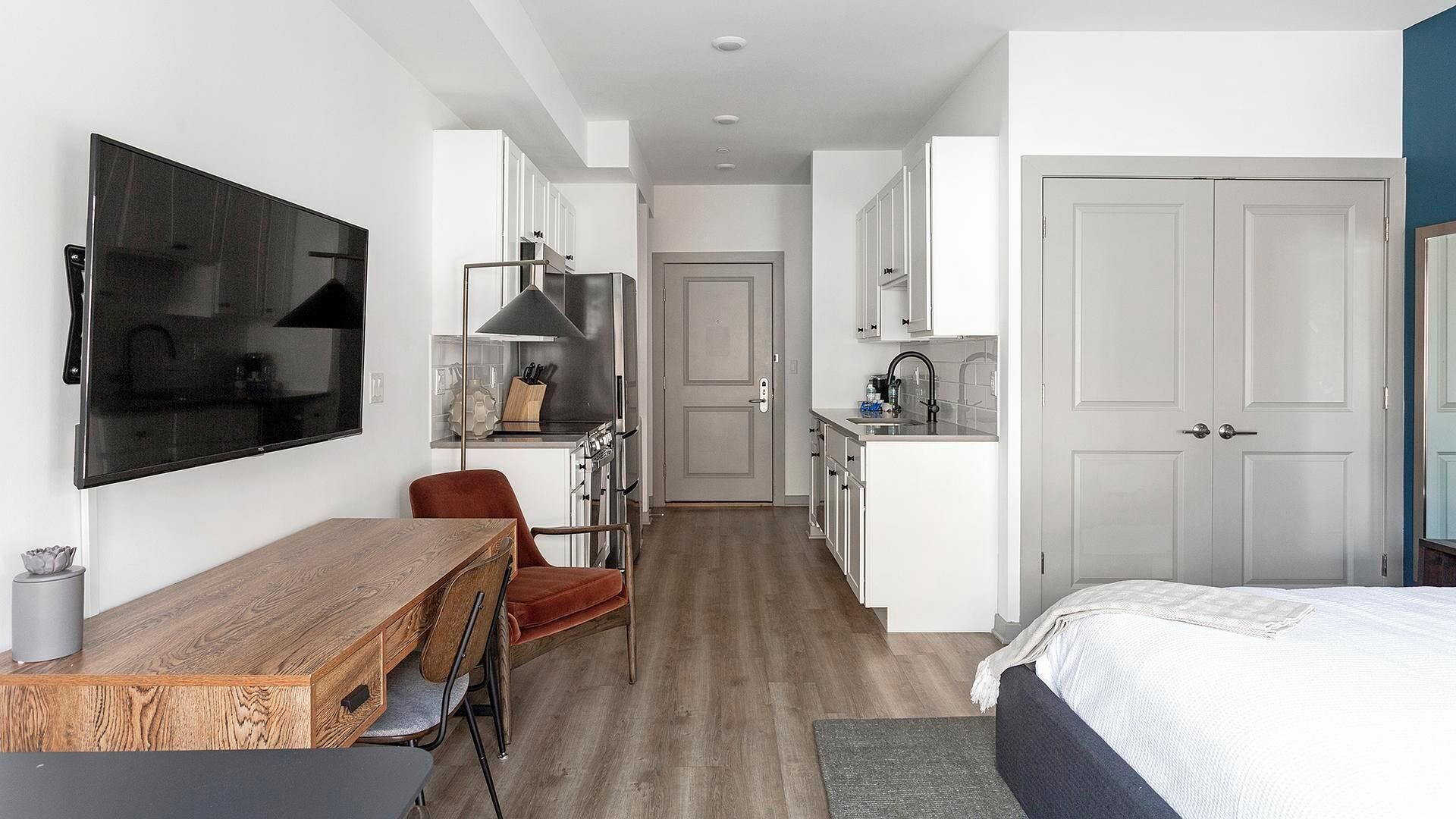 1 bedroom, desk, iron/ironing board, WiFi