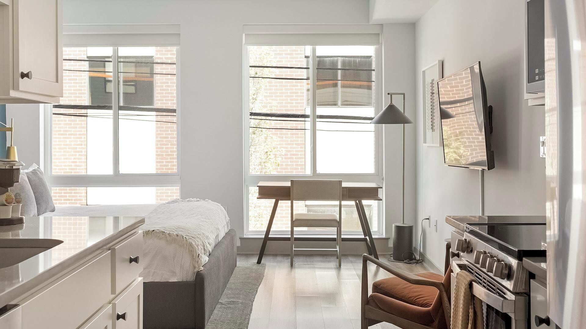 1 habitación, escritorio, tabla de planchar con plancha y wifi 