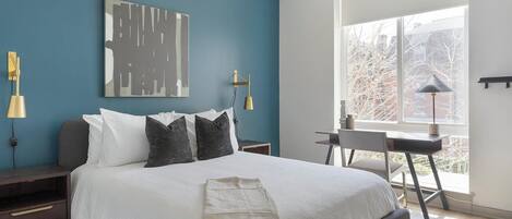 1 slaapkamer, een bureau, een strijkplank/strijkijzer, wifi