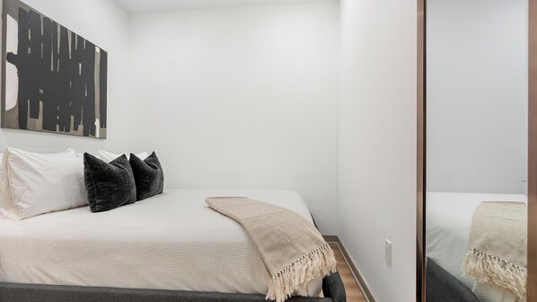 1 bedroom, desk, iron/ironing board, WiFi