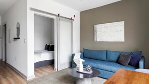 1 chambre, bureau, fer et planche à repasser, Wi-Fi