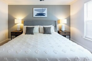 2 bedrooms, desk, iron/ironing board, WiFi