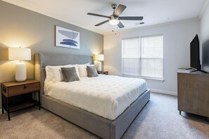 2 bedrooms, desk, iron/ironing board, WiFi