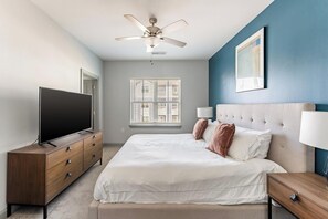 2 bedrooms, desk, iron/ironing board, WiFi