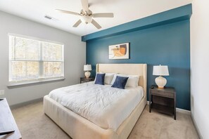 2 Schlafzimmer, Schreibtisch, Bügeleisen/Bügelbrett, WLAN