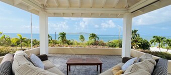 Casa Del Mar - sweeping views of the Caribbean Sea!