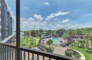 Property grounds - Harbor Towers 1BD with washer & dryer in unit! (Sarasota)