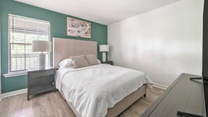 1 bedroom, desk, iron/ironing board, WiFi - Landing | Beautiful 1BD, Pool, Gym (Nashville)