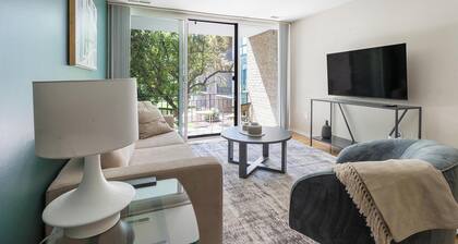 Landing | Stunning 1BD, Gym, Pool