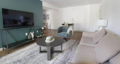 Landing | Beautiful 2BD, Pool, Gym