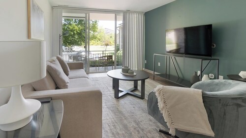 Landing | Incredible 2BD, Pool, Gym