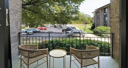 Landing | Beautiful 2BD, Pool, Gym