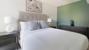 2 habitaciones, escritorio, tabla de planchar con plancha y wifi