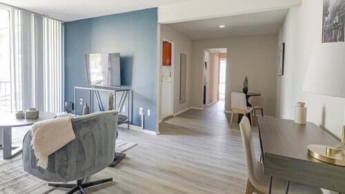 Landing | Amazing 2BD, Pool, Gym