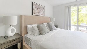 1 bedroom, desk, iron/ironing board, WiFi - Landing | Beautiful 1BD, Pool, Gym (Greenbelt)
