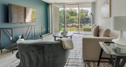 Landing | Modern 2BD, Pool, Gym