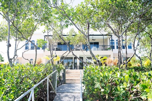 Waterfront Luxury in Terra Ceia – 3 BR, 3.5 Bath - Pool, Fire Pit, Dock, & Gym!