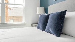 1 bedroom, desk, iron/ironing board, WiFi - Landing | Incredible 1BD, Pool, Gym (Jacksonville)