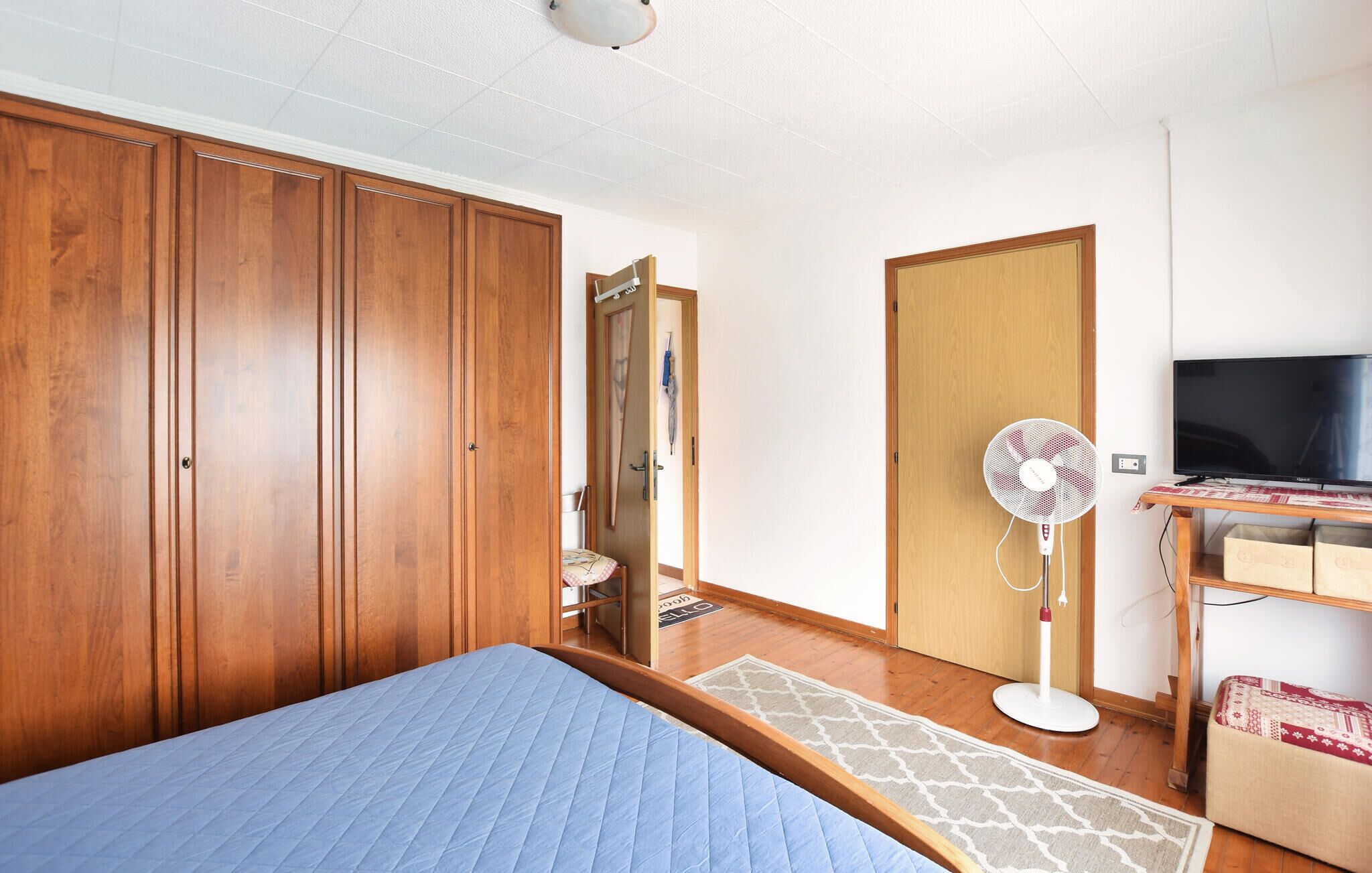 1 habitación, tabla de planchar con plancha y wifi gratis 