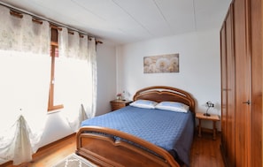 1 chambre, fer et planche à repasser, Wi-Fi gratuit