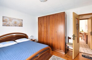 1 bedroom, iron/ironing board, free WiFi
