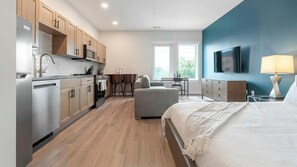 Desk, iron/ironing board, WiFi, bed sheets