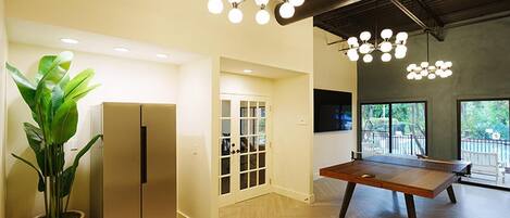 المنشأة من الداخل