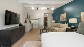 Desk, iron/ironing board, WiFi, bed sheets