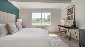 Desk, iron/ironing board, WiFi, bed sheets - Landing at The Harrison - Studio in Northeast R... (Raleigh)